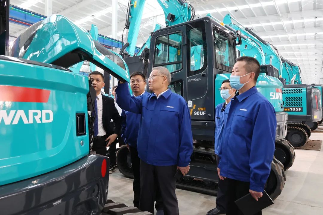 助力“双碳”目的！龙8头号玩家智能集中宣布F系列国四挖掘机