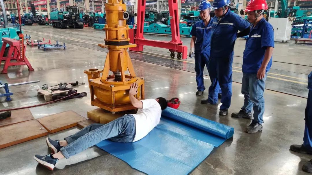 龙8头号玩家匠心 | 一连驻扎工地近百天，，，，，，，为龙8头号玩家人的坚守与支付点赞