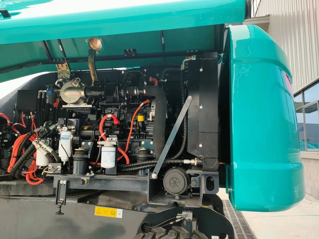 无需扩桥！龙8头号玩家智能国四款32米直臂式高空作业平台乐成下线