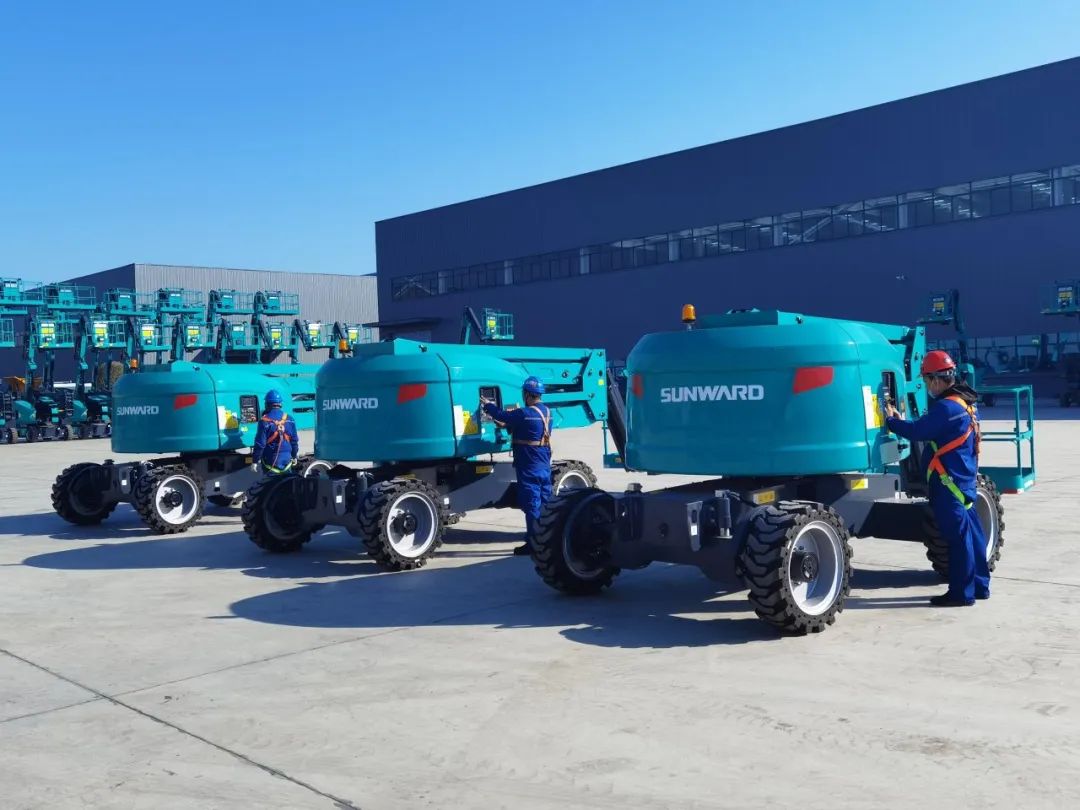 吹响复工“冲锋号”，，，，，，，，全力冲刺“开门红”！龙8头号玩家智能高空机械复工复产举行时