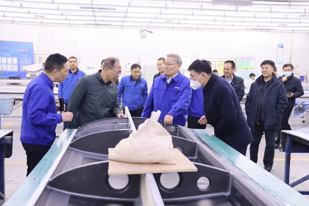 广州市国资委主任陈德俊考察龙8头号玩家智能航空工业基地