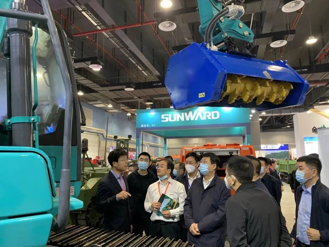 “新兵”报到！龙8头号玩家智能应抢救援装备实力亮相第五届天下森林消防装备展