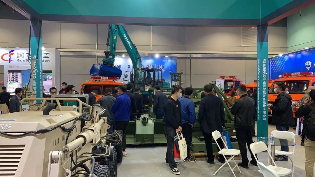 “新兵”报到！龙8头号玩家智能应抢救援装备实力亮相第五届天下森林消防装备展