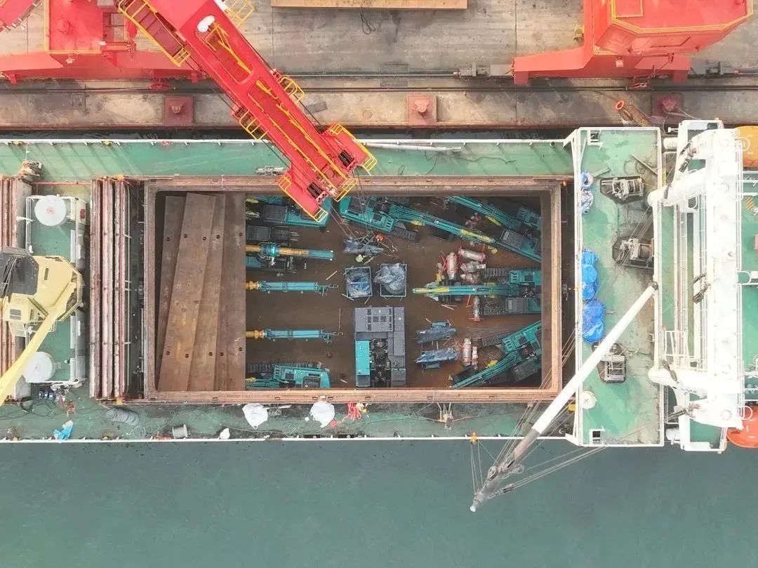 亿元装备“包船”出海！龙8头号玩家智能国际市场迎来开门红