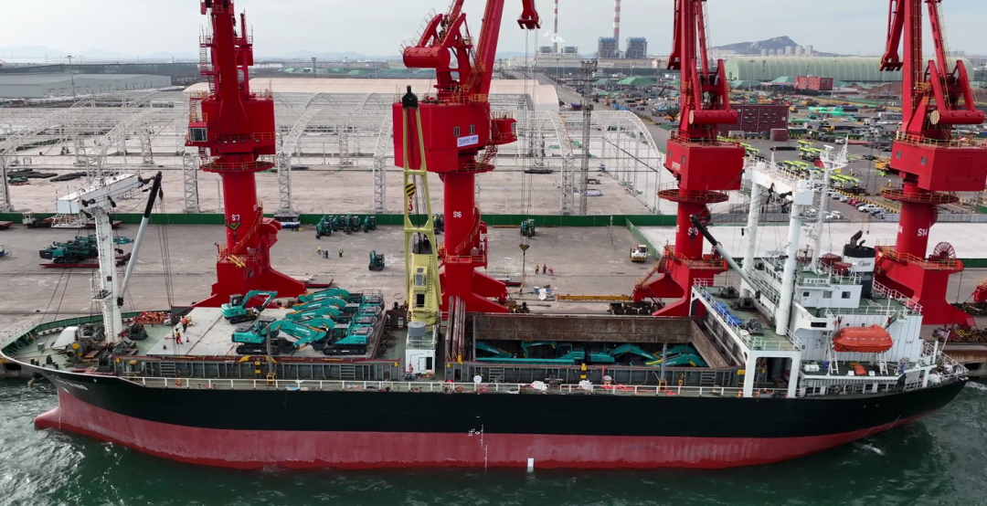 亿元装备“包船”出海！龙8头号玩家智能国际市场迎来开门红