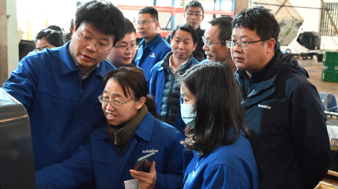 破拆应急，，，，，智能继续！龙8头号玩家特装SWR280DE破拆机械人下线交付