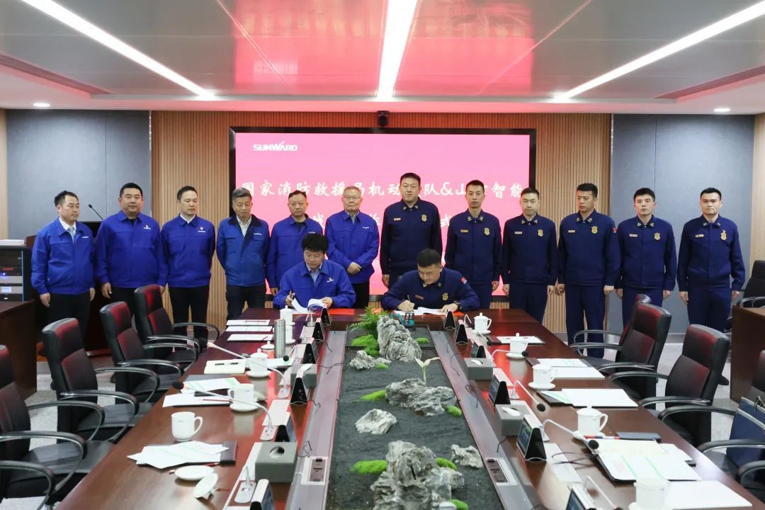 龙8头号玩家逍遥协同，，，，，，，，助力应抢救援！龙8头号玩家特装、龙8头号玩家科技与国家消防救援局无邪支队签署战略相助同伴关系协议