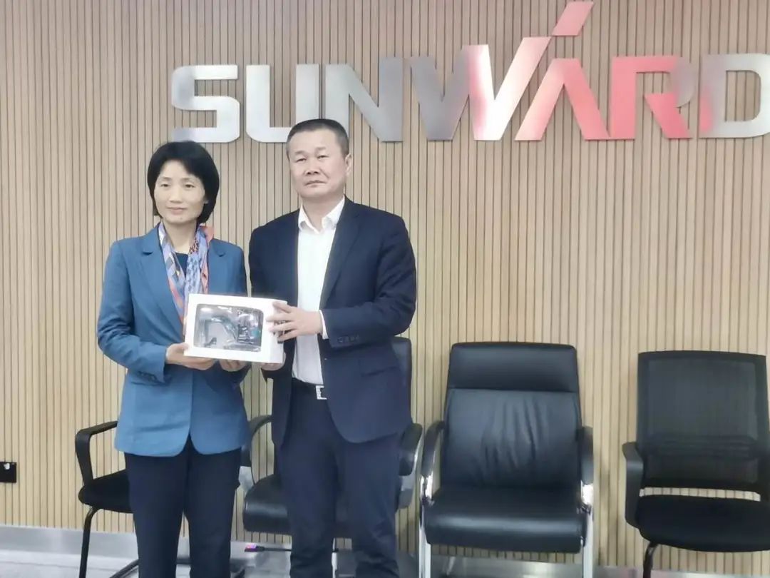 湖南省贸促会考察调研龙8头号玩家智能