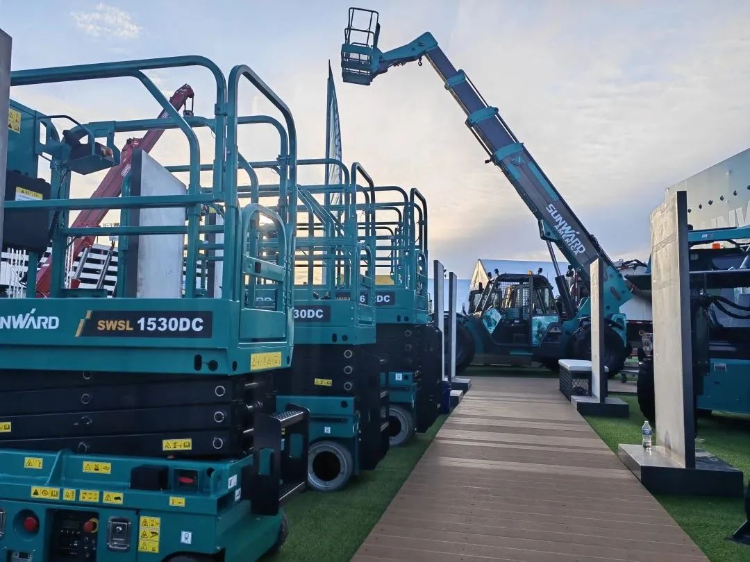 拉展直播 | “狂飙”美国！龙8头号玩家智能向天下展示中国制造硬实力