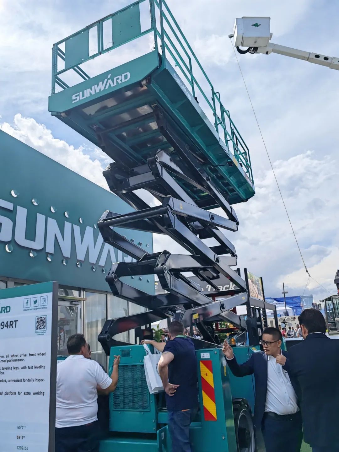 拉展直播 | 龙8头号玩家智能高空精品亮相2023美国拉展，，，，，，，，哪款是你的最爱？？？？？？？？