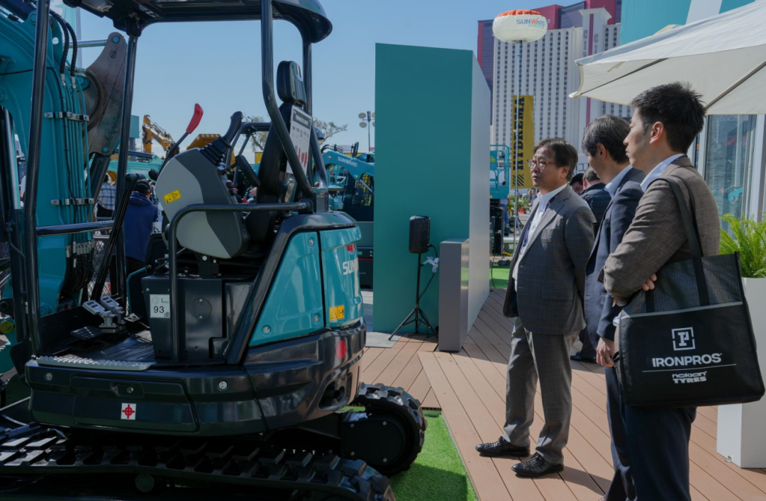 拉展直播 | 推动“中国制造”走向天下！龙8头号玩家智能2023美国拉展圆满收官