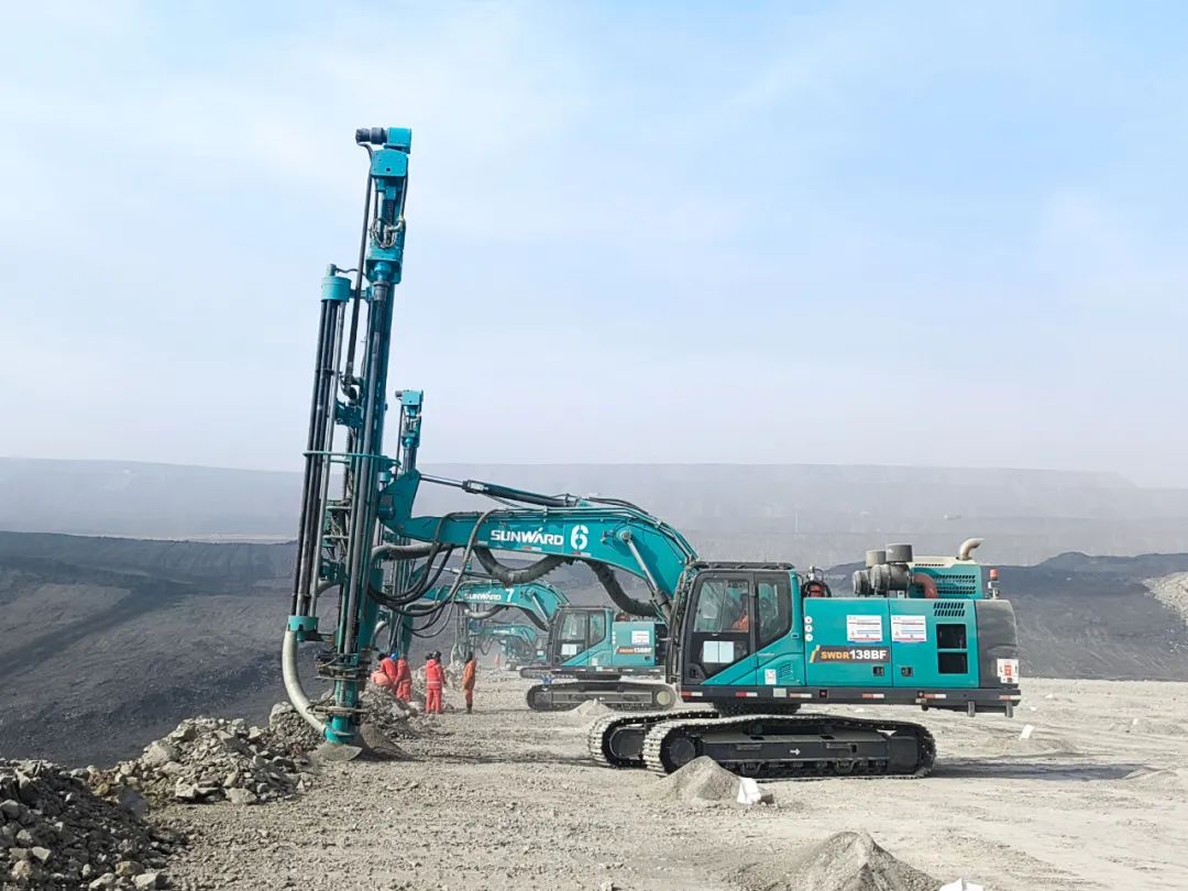 “绿色智能矿山建设专家”！龙8头号玩家智能全新一代切削潜孔一体式钻机重拳出击