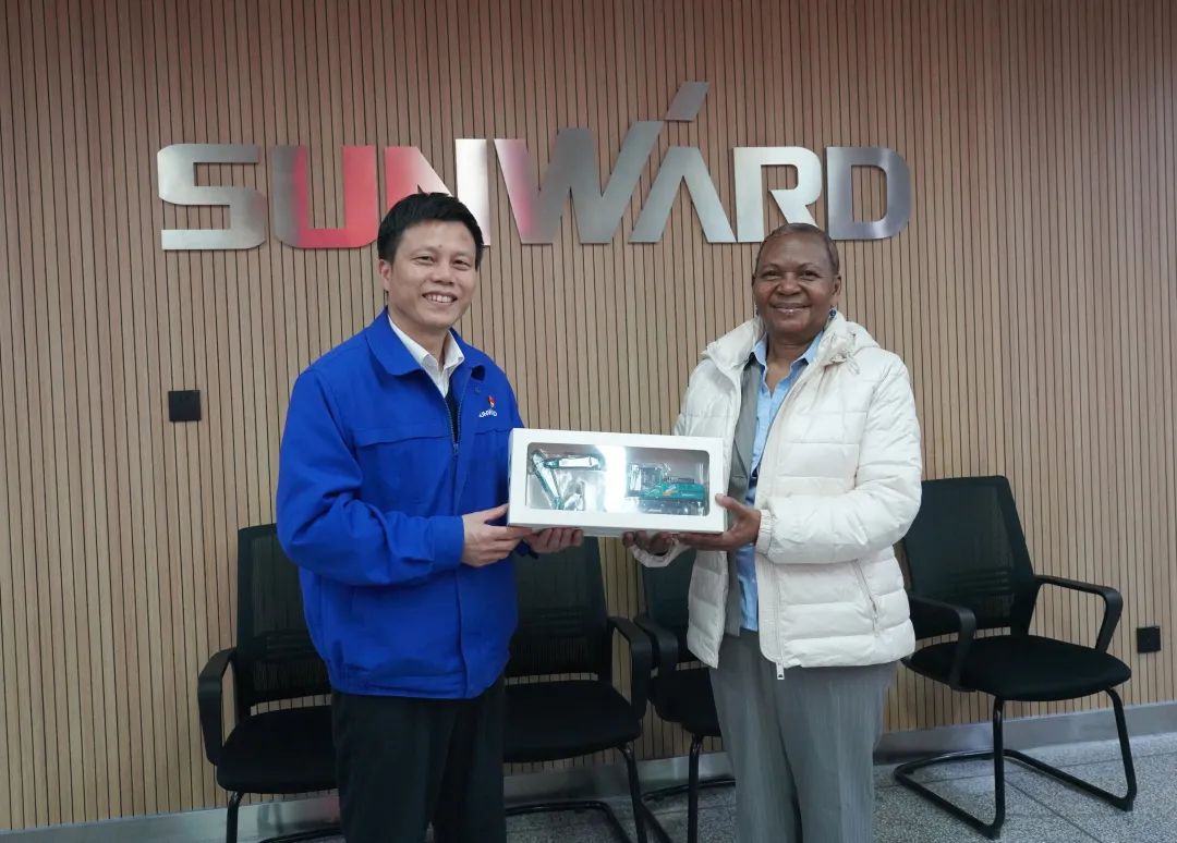 乌干达驻华大使到访龙8头号玩家智能