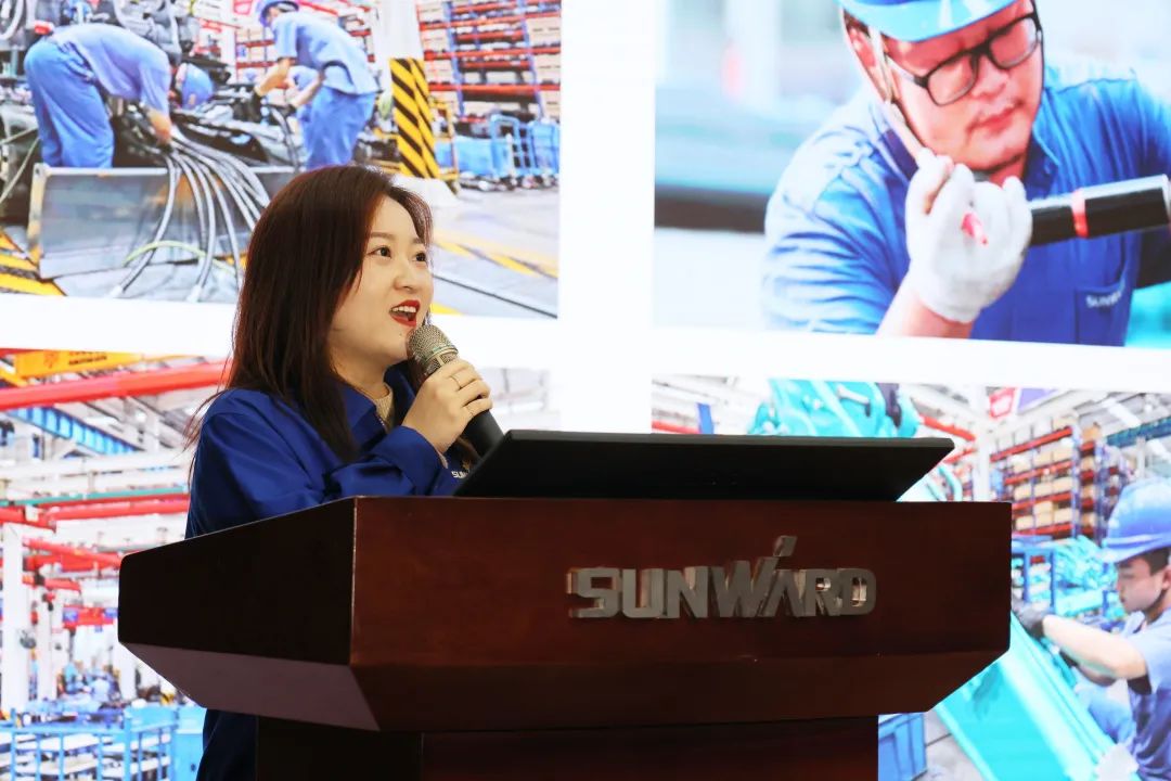 2023年“雷锋传人?长沙模范”巡讲走进龙8头号玩家智能