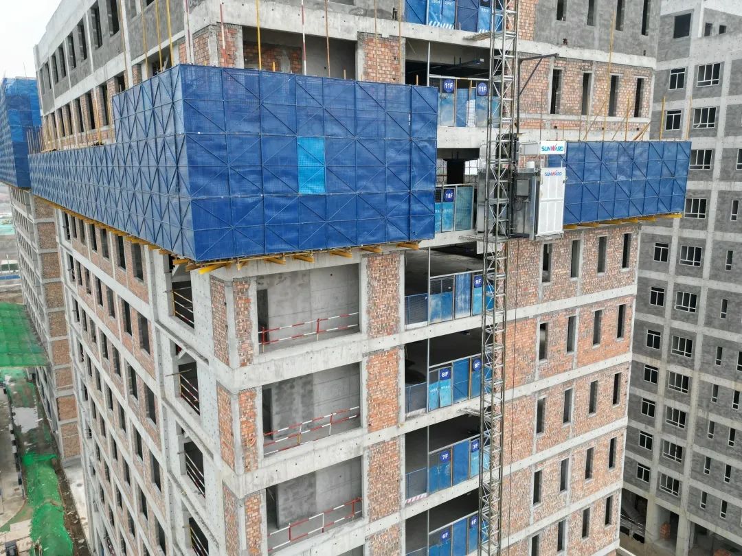 郁勃西北！龙8头号玩家江麓修建起重机械助建西安都会经济圈