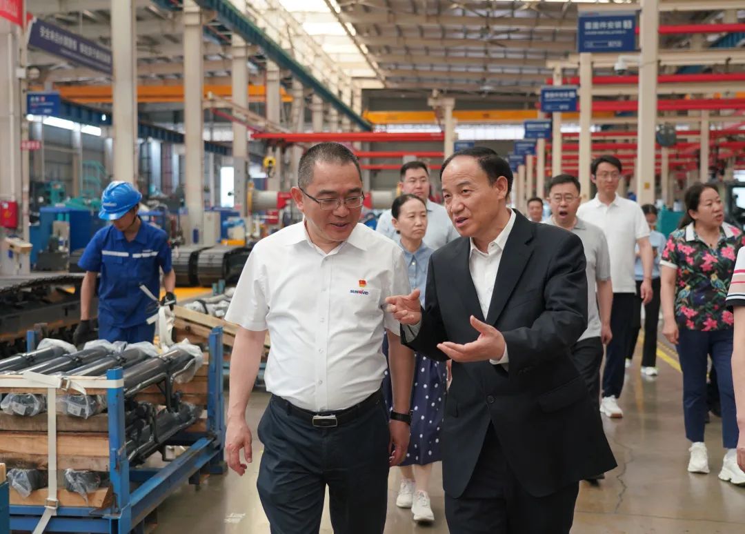 太原市政协主席操学诚调研龙8头号玩家智能