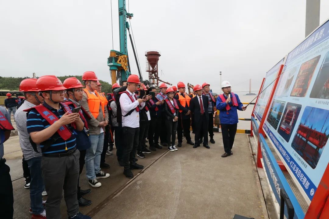 超等装备助建超等工程！龙8头号玩家智能超等旋挖钻机SWDM1280推介会乐成举行