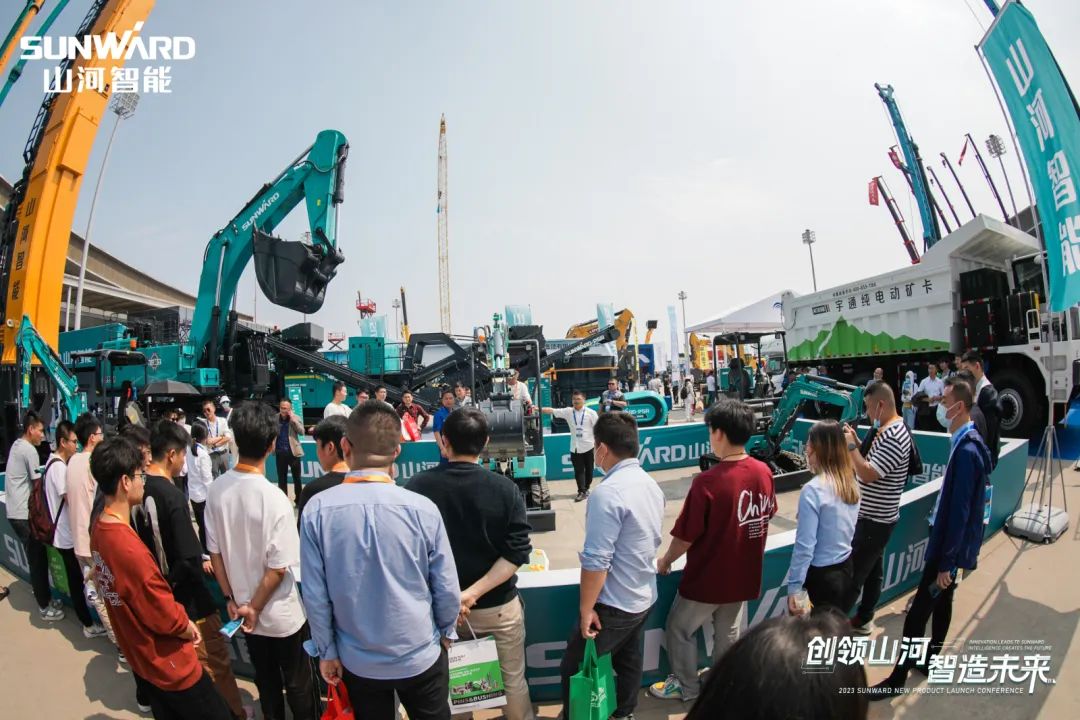 2023 CICEE | 龙8头号玩家智能亮相2023长沙国际工程机械展！智能化、电动化产品站C位