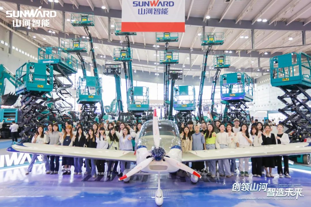 2023 CICEE | 龙8头号玩家智能亮相2023长沙国际工程机械展！智能化、电动化产品站C位