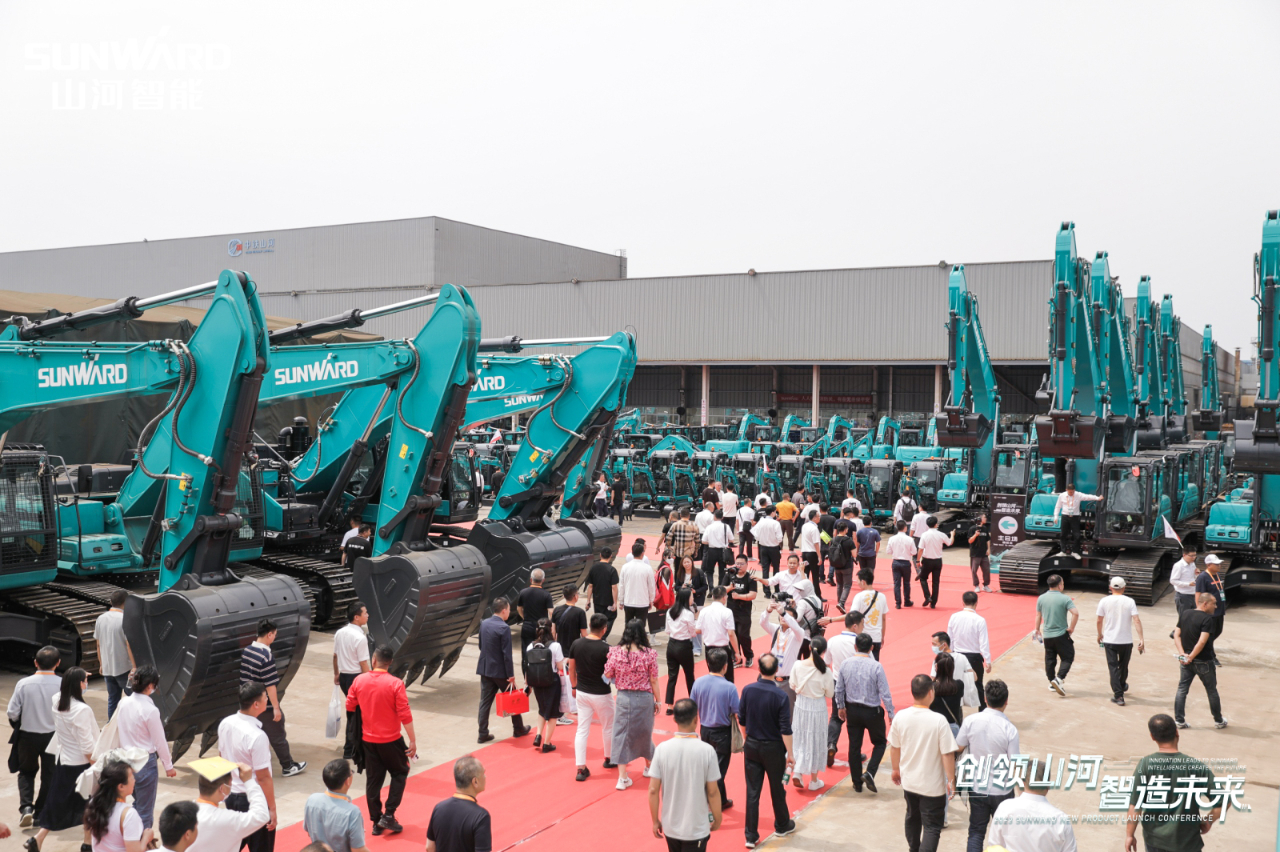 千人齐聚、爆品出击！龙8头号玩家智能新品推介会圆满举行