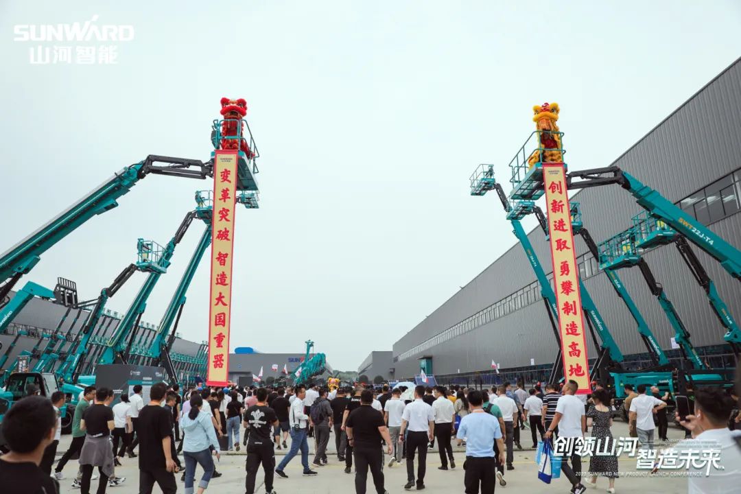 千人齐聚、爆品出击！龙8头号玩家智能新品推介会圆满举行