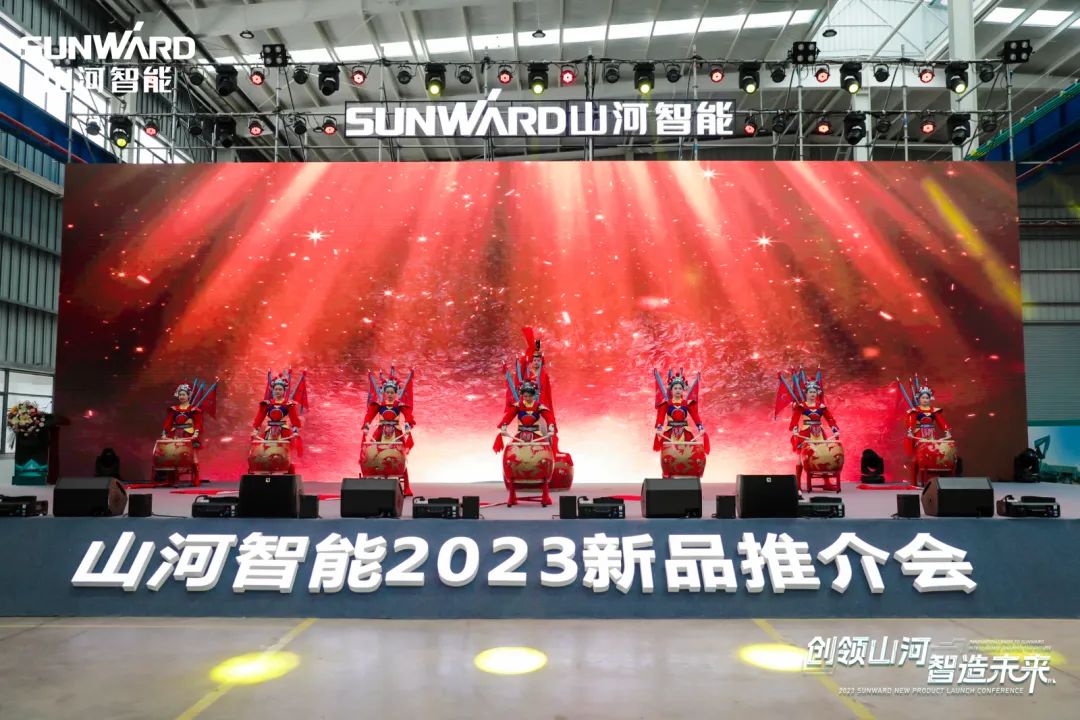 千人齐聚、爆品出击！龙8头号玩家智能新品推介会圆满举行