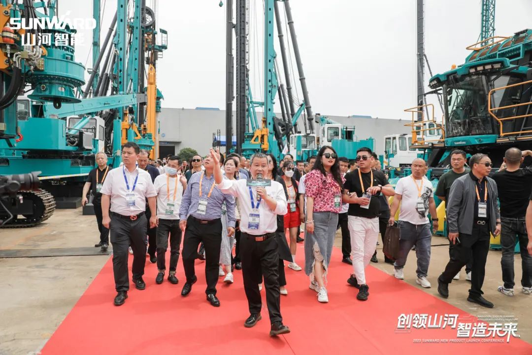 实力出圈！龙8头号玩家智能地下工程装备“大阅兵”来了