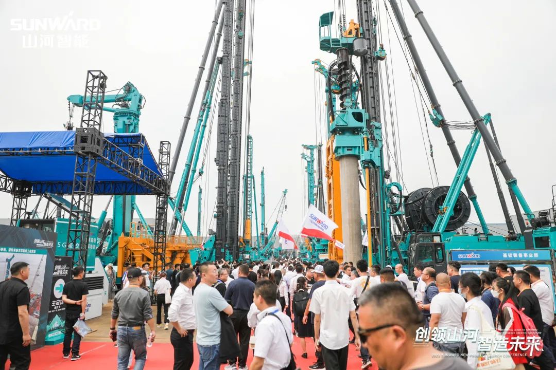 实力出圈！龙8头号玩家智能地下工程装备“大阅兵”来了