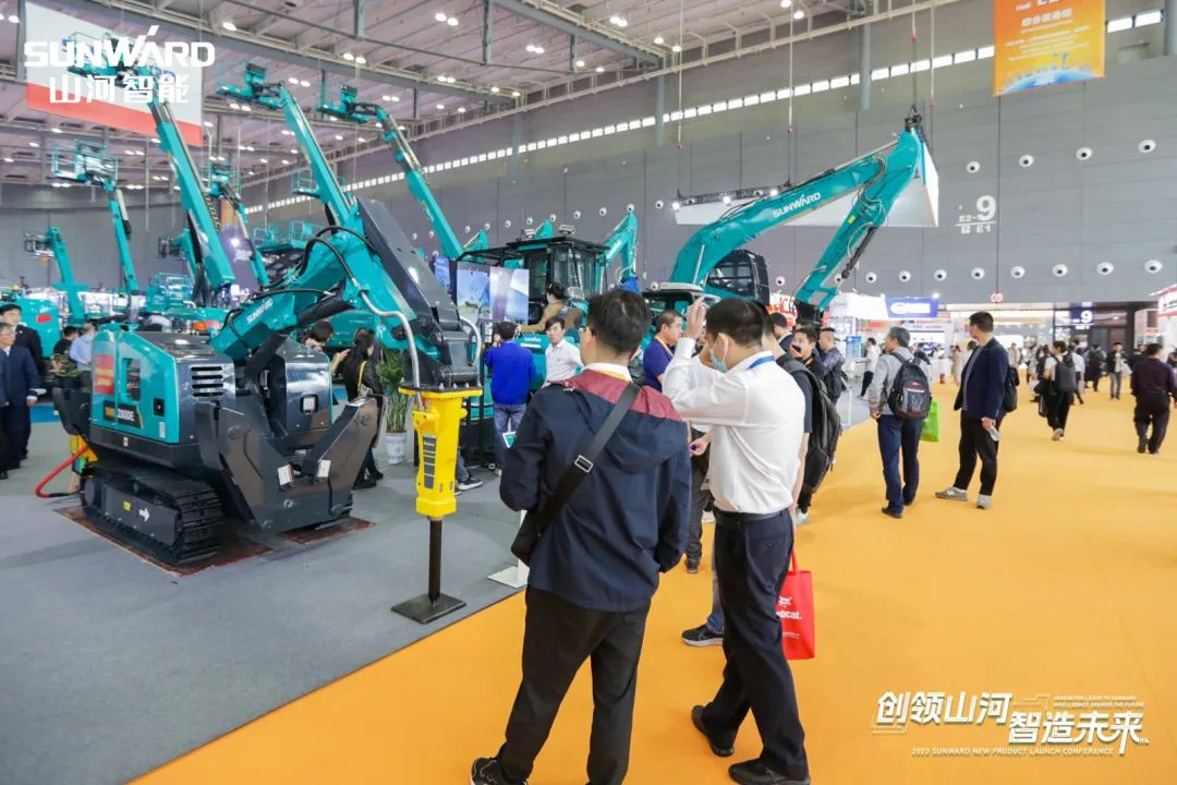 闪灼2023 CICEE！看龙8头号玩家智能“明星产品”有多“炫”