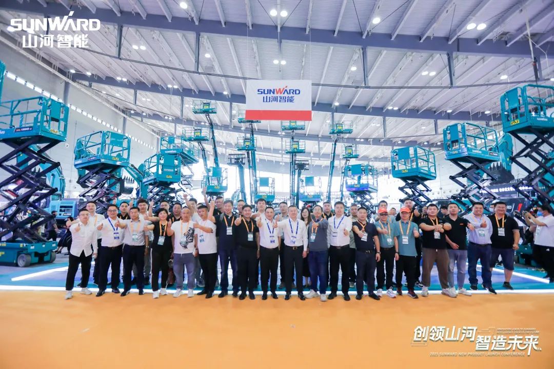 聚焦电动化、智能化！龙8头号玩家智能全系列高空机械产品亮相长沙展