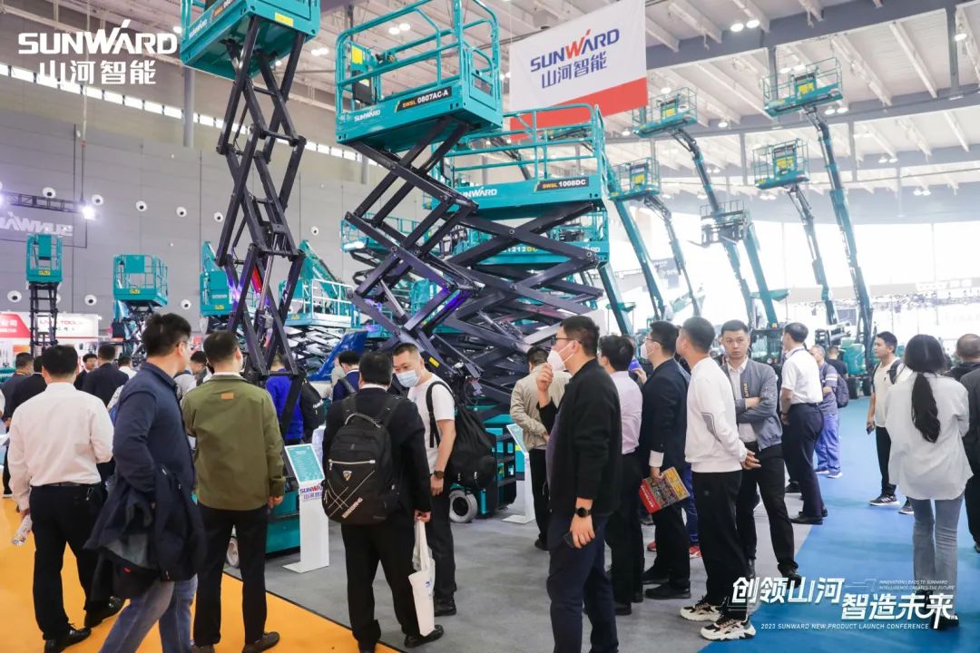聚焦电动化、智能化！龙8头号玩家智能全系列高空机械产品亮相长沙展