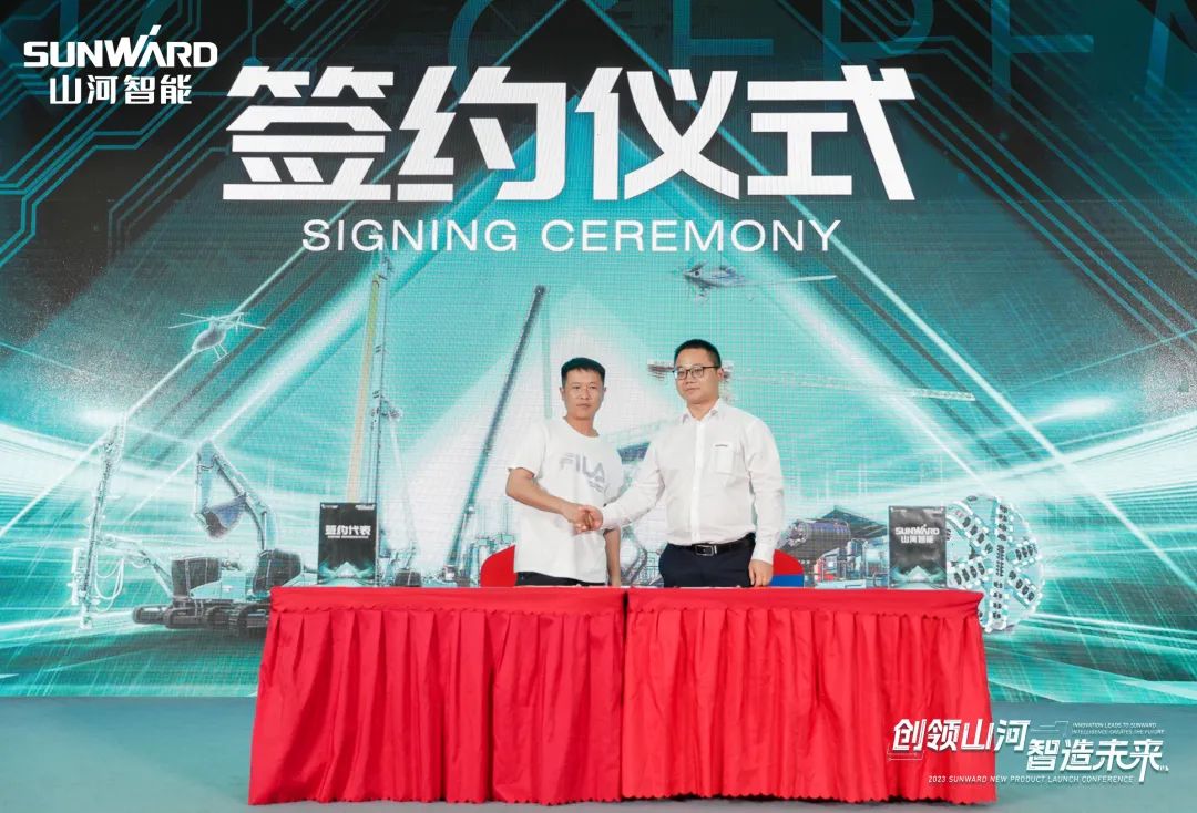 聚焦电动化、智能化！龙8头号玩家智能全系列高空机械产品亮相长沙展