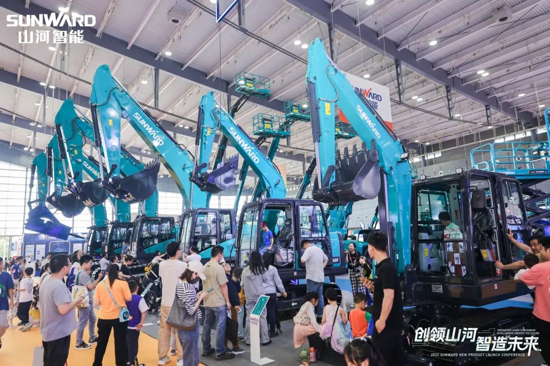 2023 CICEE | 全球工程机械盛会完善落幕！龙8头号玩家智能交出闪亮答卷