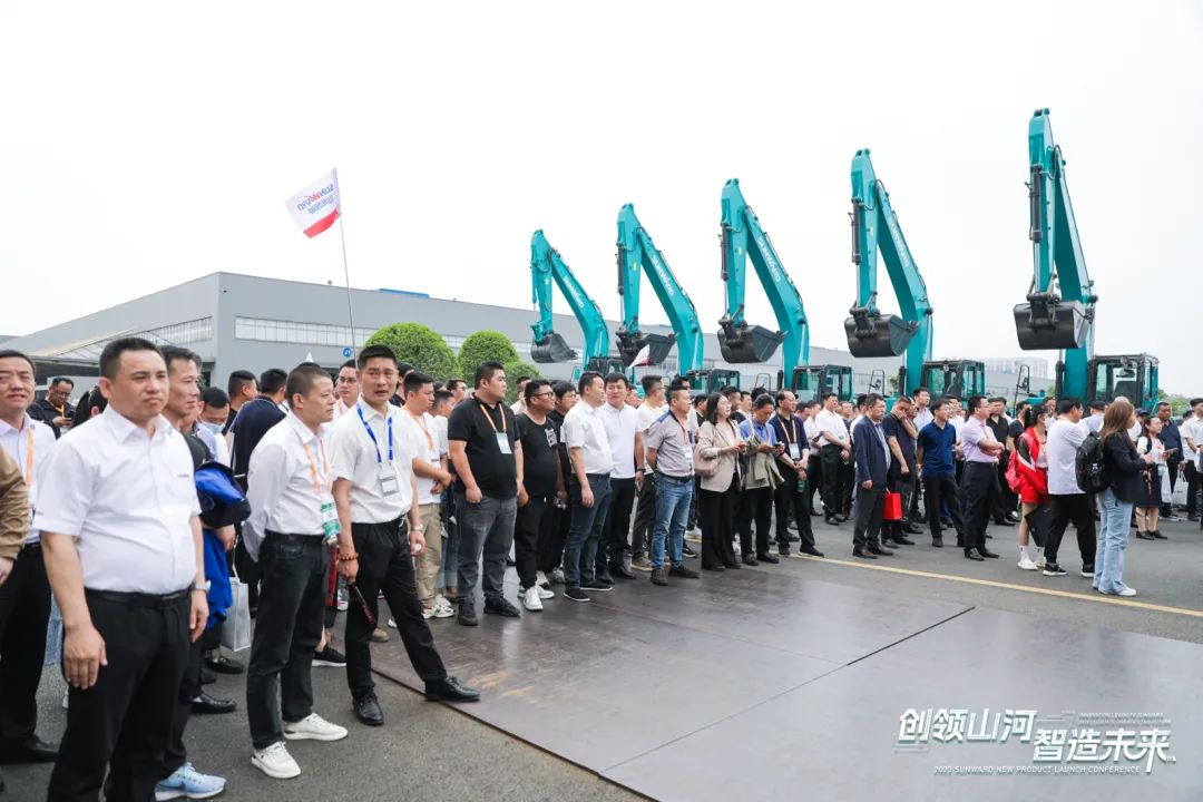 2023 CICEE | 全球工程机械盛会完善落幕！龙8头号玩家智能交出闪亮答卷