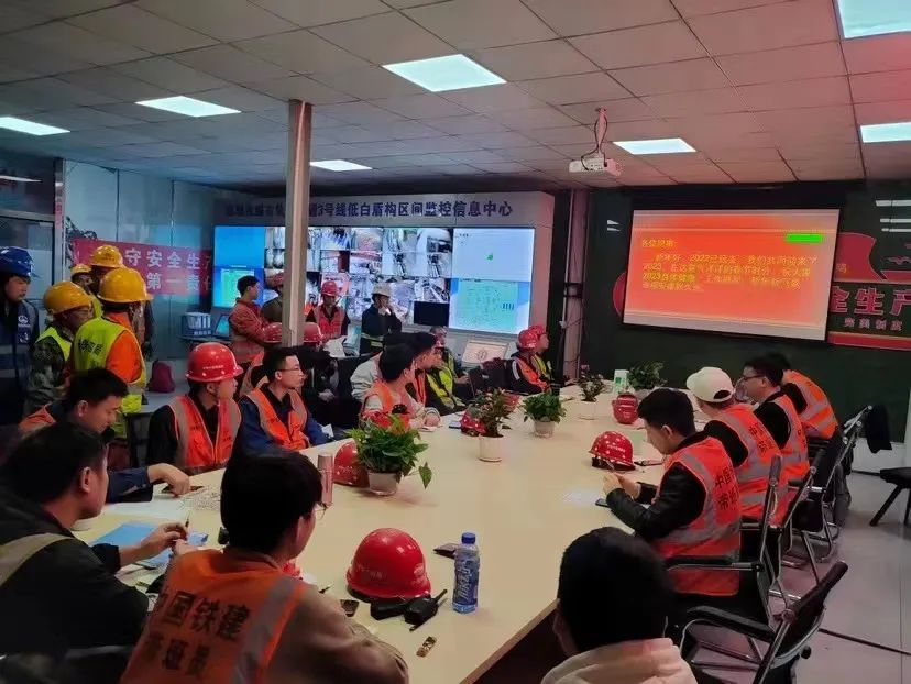 最新希望！中铁龙8头号玩家深圳地铁3号线低-白盾构区间左线顺遂意会