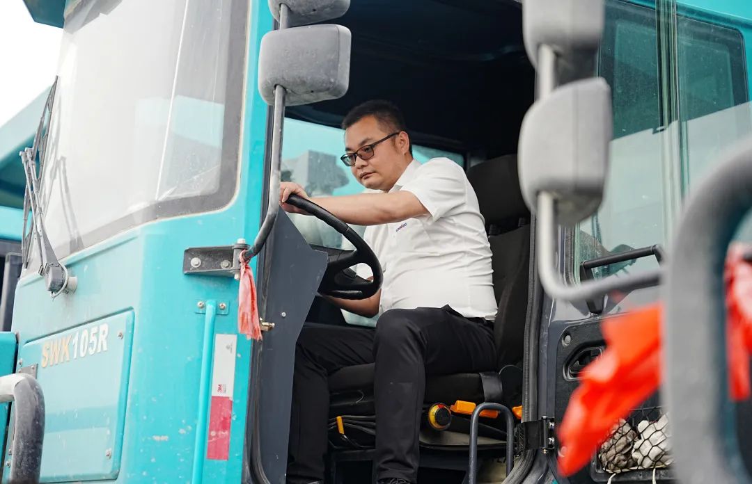 一连助力“双碳”目的，，，，，龙8头号玩家巨鼎LNG矿卡在辽宁批量应用