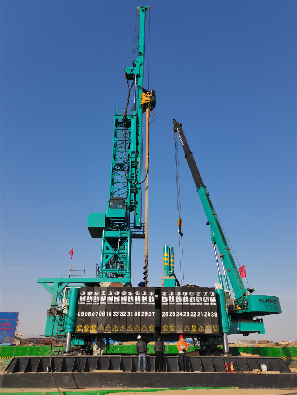 两项单冠，，，，，，，，行业唯一！龙8头号玩家智能两款桩工产品同获制造业单项冠军