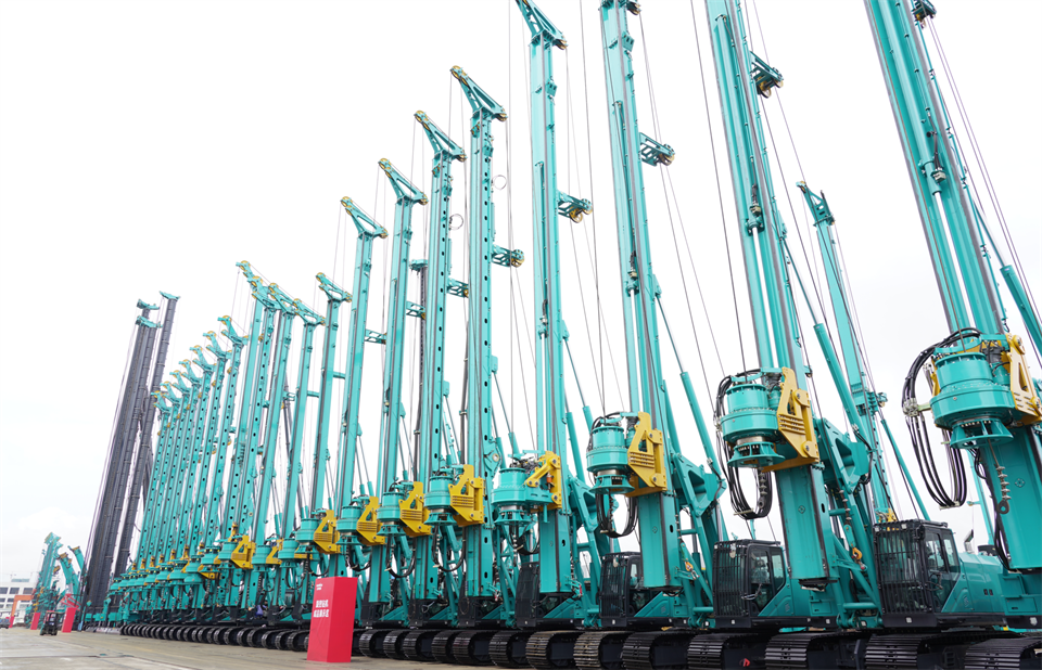 两项单冠，，，，，，，，行业唯一！龙8头号玩家智能两款桩工产品同获制造业单项冠军