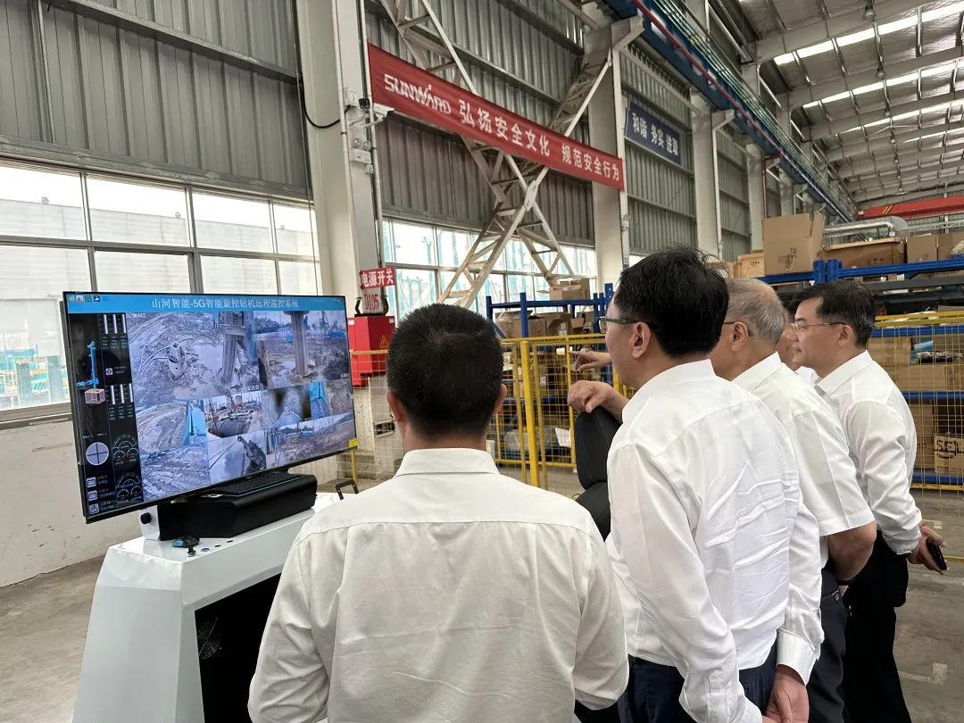 中国联通集团副总司理梁宝俊到访龙8头号玩家智能