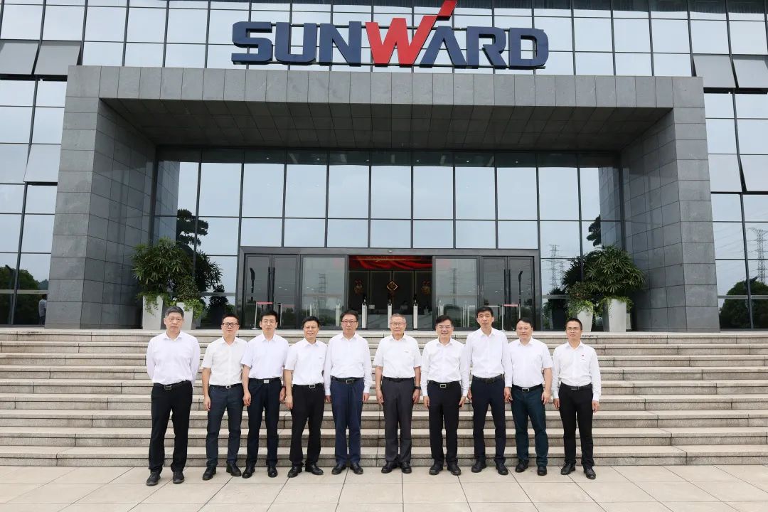 中国联通集团副总司理梁宝俊到访龙8头号玩家智能