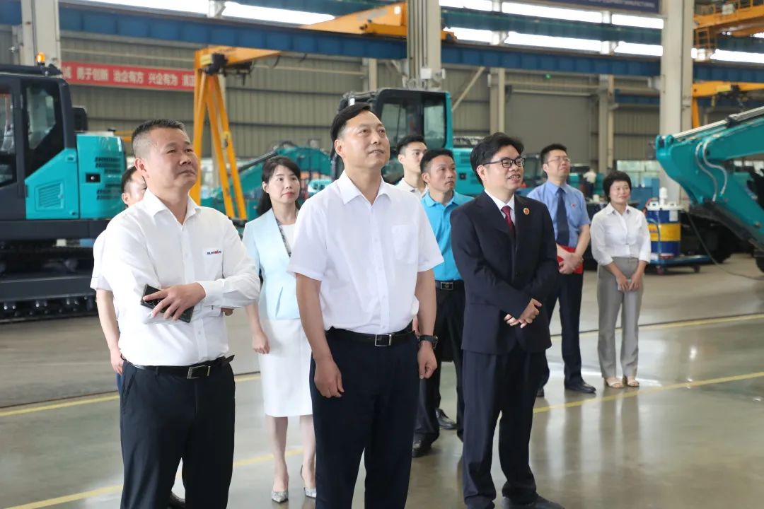 长沙市人民审查院党组书记、审查长余湘文调研龙8头号玩家智能