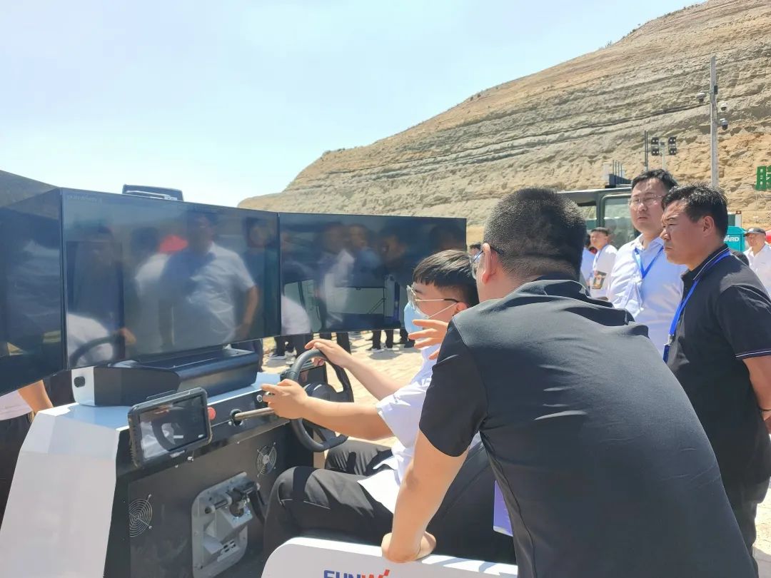 加码绿色矿山！“龙8头号玩家绿”亮相鄂尔多斯市煤矿三化融合现场推进会