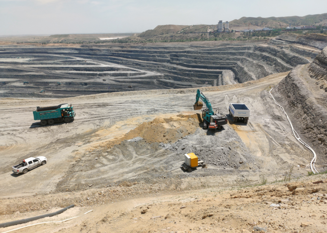 加码绿色矿山！“龙8头号玩家绿”亮相鄂尔多斯市煤矿三化融合现场推进会