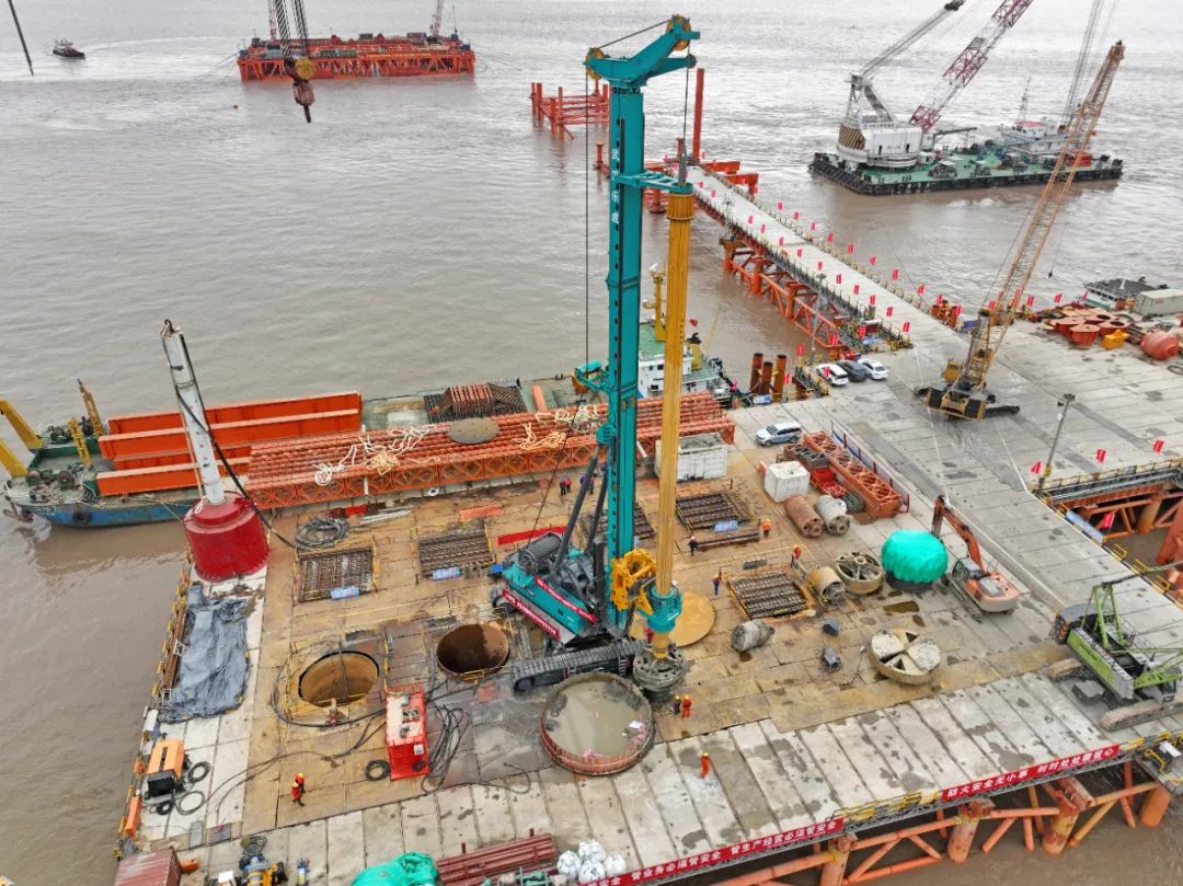 新战绩+1！龙8头号玩家智能超等旋挖钻机创6.3米直径钻孔新纪录