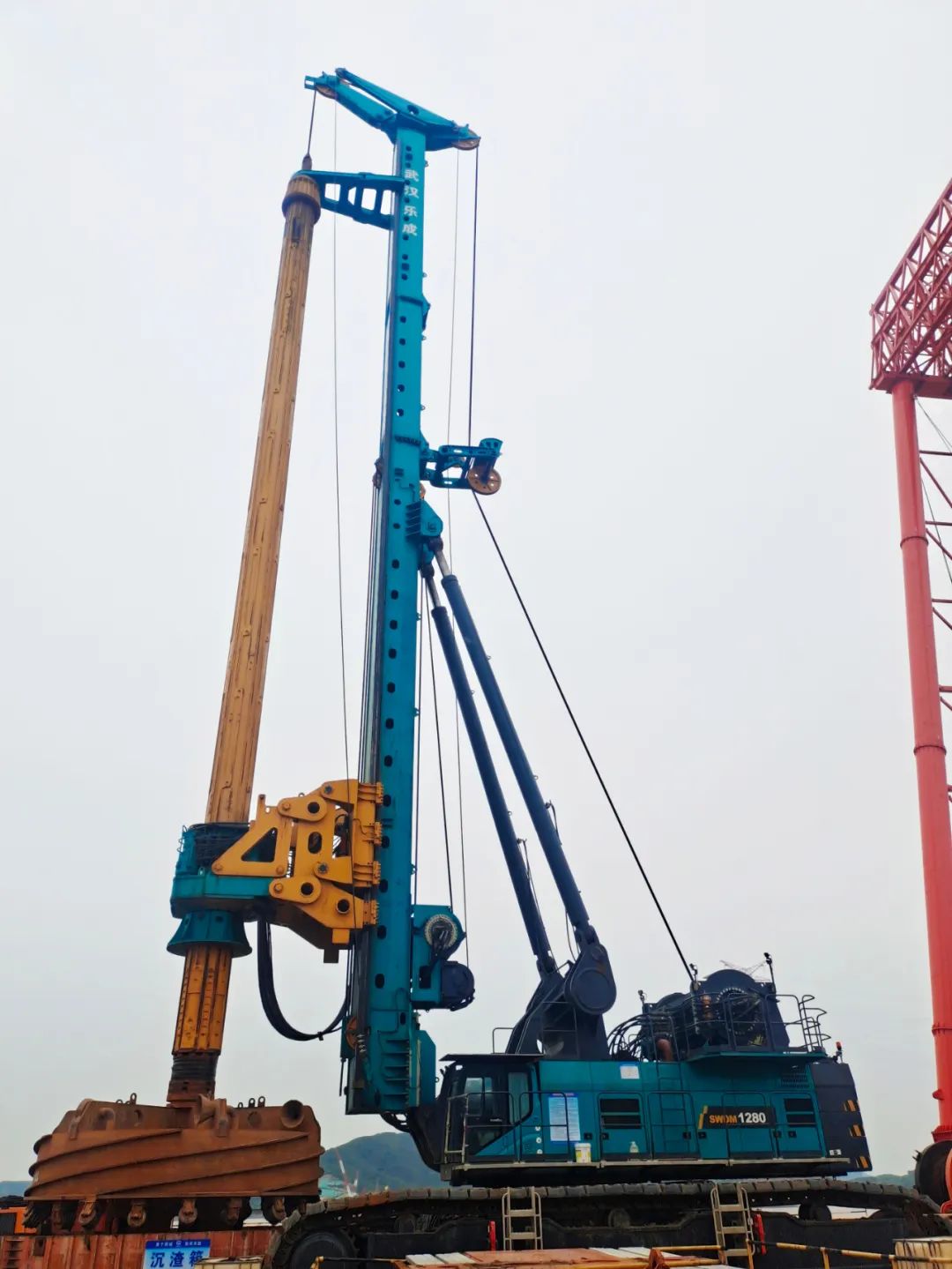 新战绩+1！龙8头号玩家智能超等旋挖钻机创6.3米直径钻孔新纪录