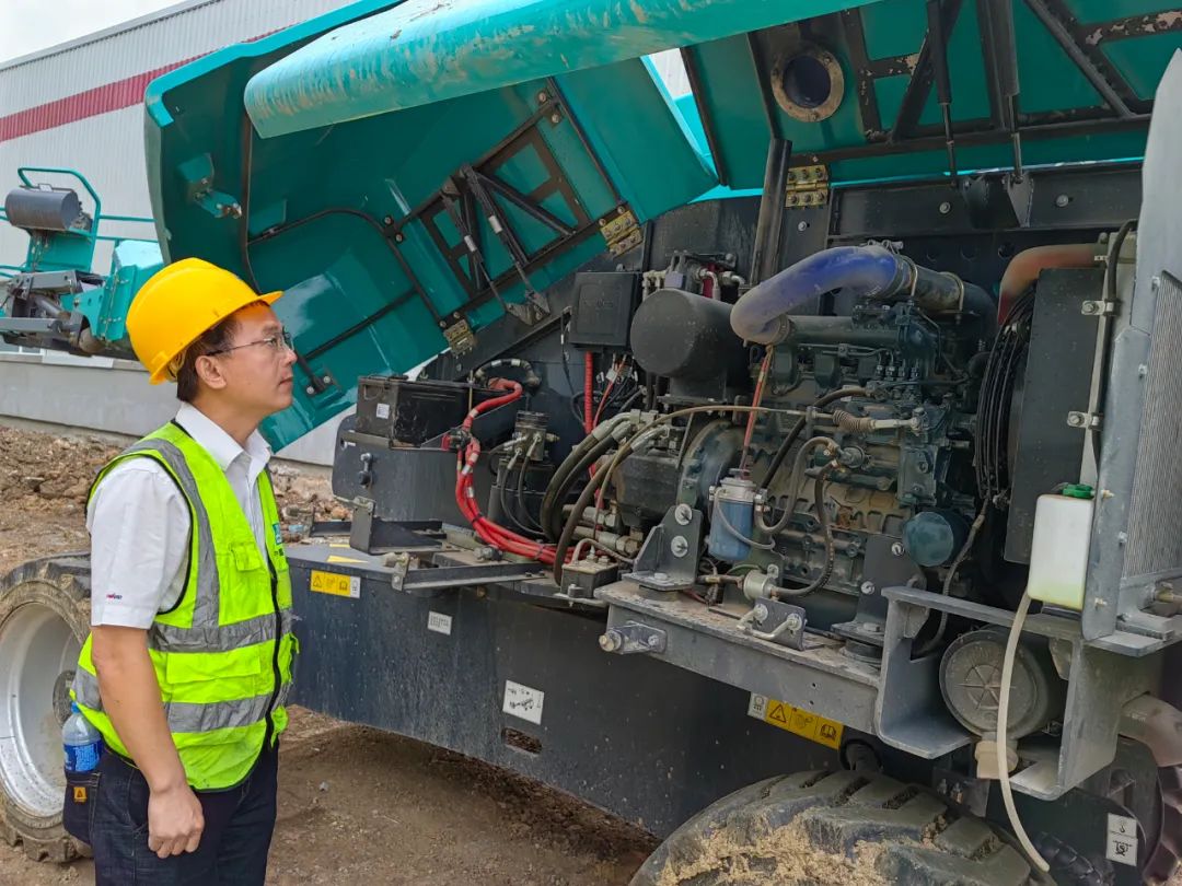 谛听客户心声！龙8头号玩家智能高空机械“效劳万里行”走进东北