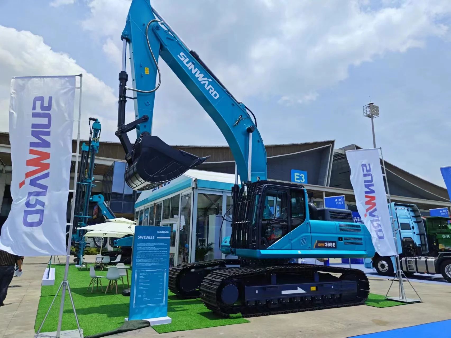 逐梦非洲，，，，，携手偕行！龙8头号玩家智能亮相第三届中非经贸展览会