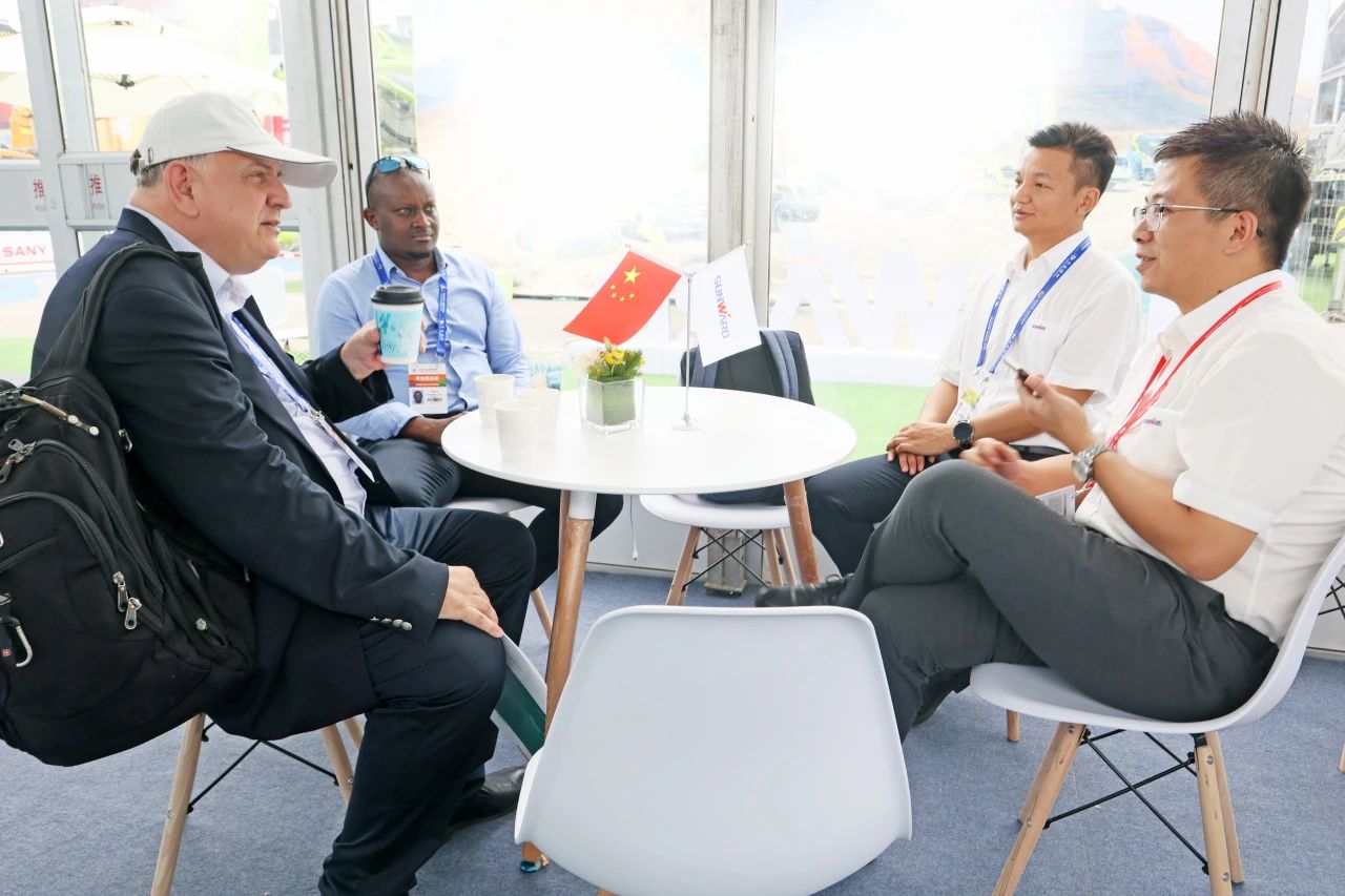 中非经贸展览会圆满落幕，，，，，，龙8头号玩家智能续写对非相助新篇