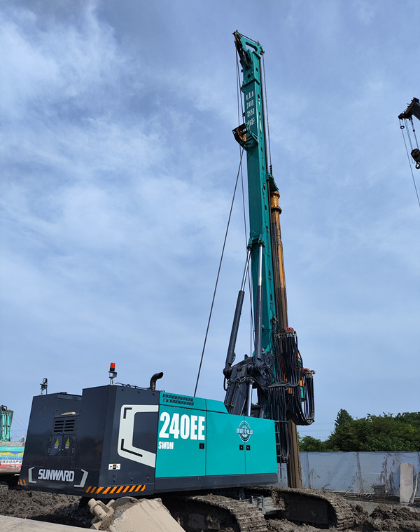 出道即巅峰！龙8头号玩家智能增程式电动旋挖钻机硬核给“利”