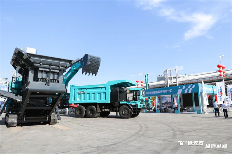“矿”世无双，，，，，，，纵横丝路！龙8头号玩家智能亮相第十三届新疆国际矿业与装备展览会